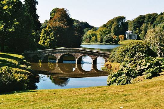 Popis: File:Stourhead garden.jpg